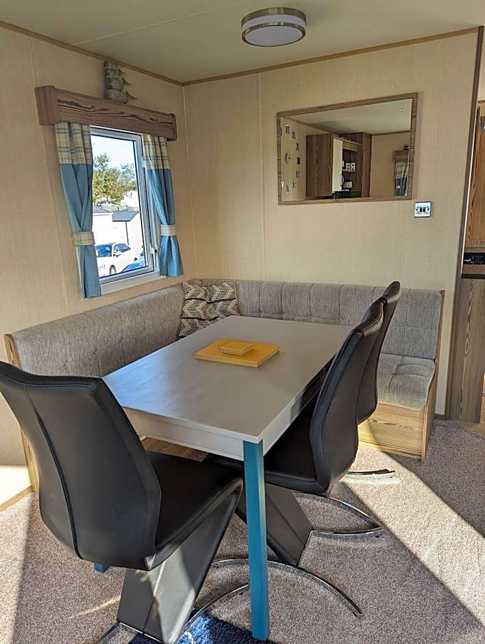 Caravan sleeps 8 at Littlesea, Weymouth