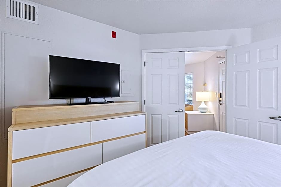 Avia Residences on Lincoln - Extended Stay