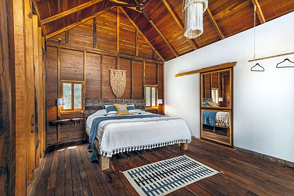 La Embajada Universal The Eighth Color of Bacalar