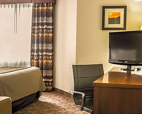 King Room with Accessible Tub - Accessible/Non-Smoking