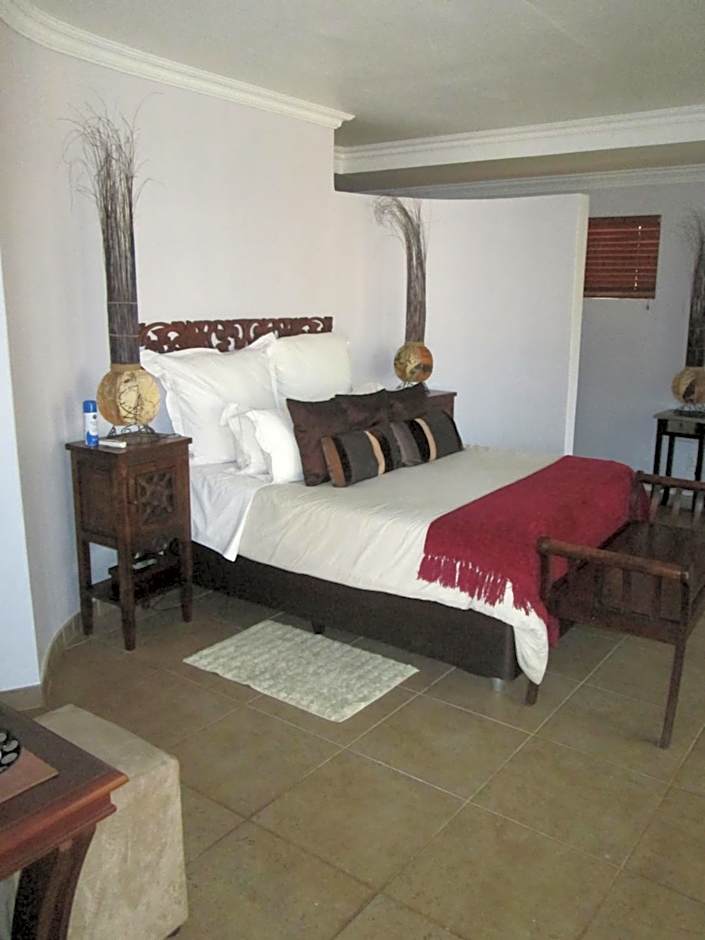 Tuskers Bush Lodge B&B