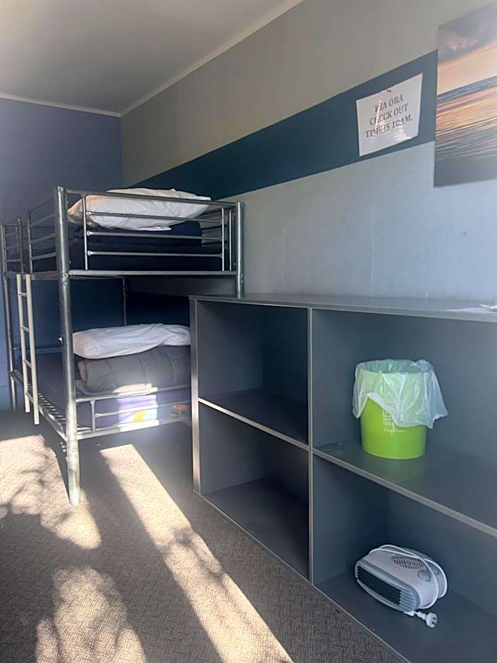 Beachcomber Lodge & Backpacker