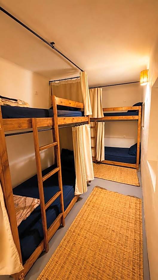 Thayri Hostel - Sea View