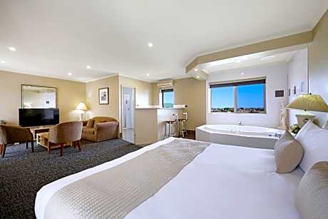 Presidential King Suite with Ocean View/2 Person Whirlpool - Non Smoking