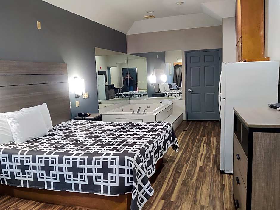 Regency Inn & Suites By Capital O Houston IAH Airport