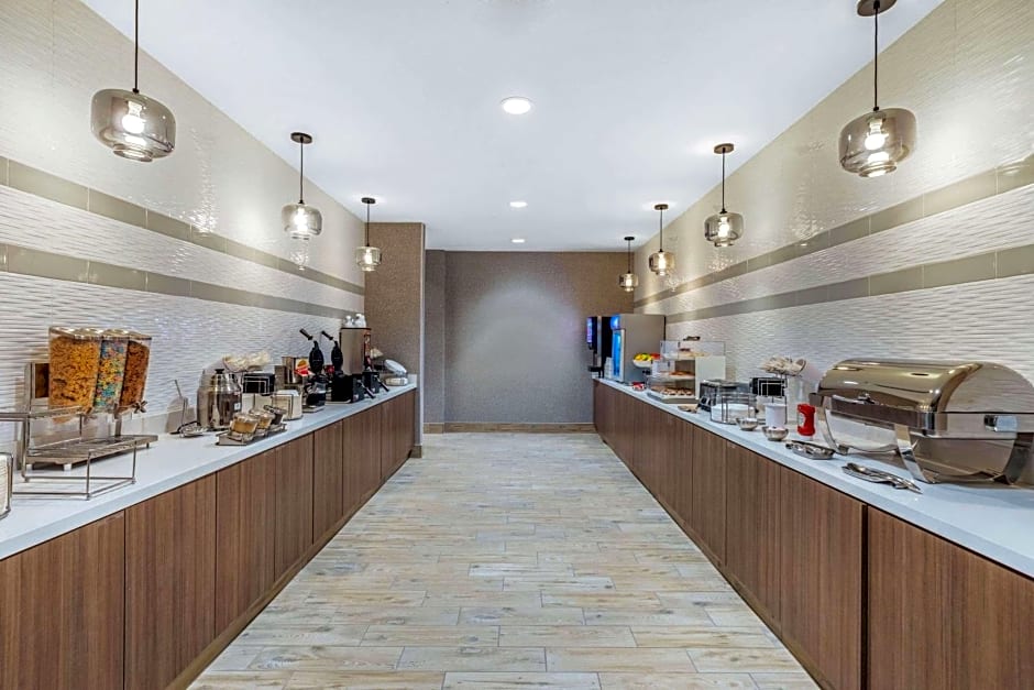 La Quinta Inn & Suites by Wyndham Kansas City Beacon Hill