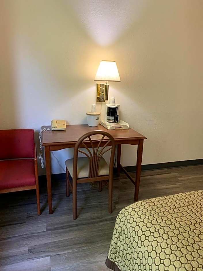 Days Inn by Wyndham Topeka