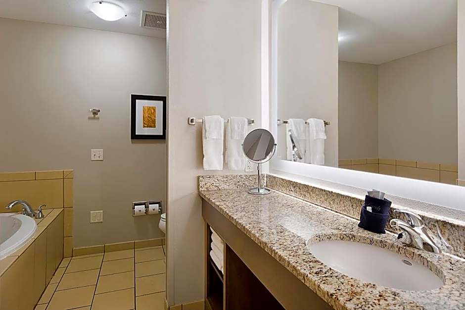 ClubHouse Hotel and Suites Pierre