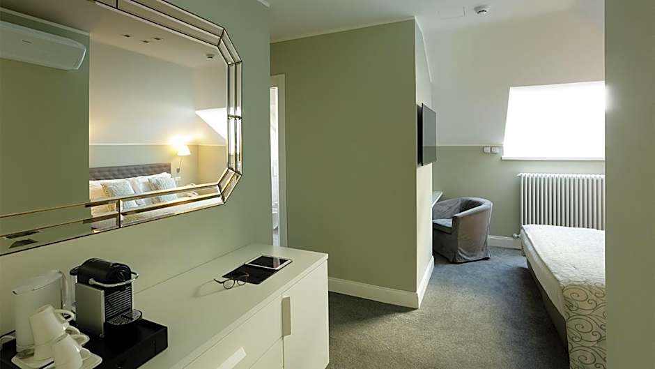 Photo 1 of 5 of Suite