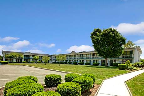 2 Double Beds Exterior Corridor Smoking