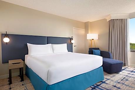 1 King Standard Communications Accessible