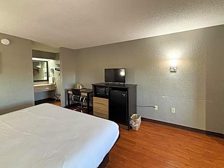 King Room - Disability Access - Non-Smoking