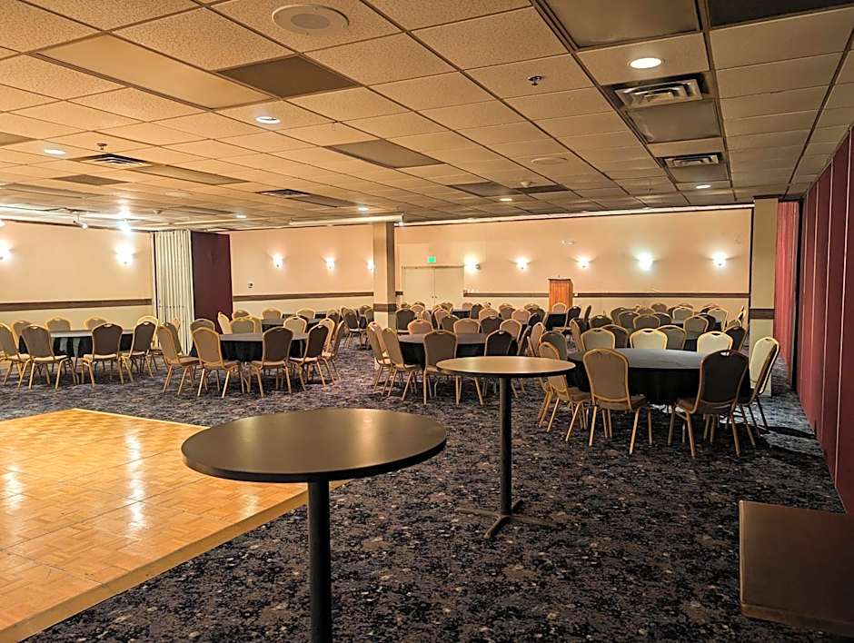 Clarion Inn & Suites and Convention Center