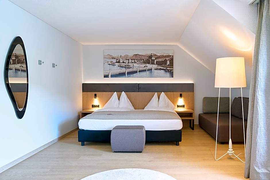 Photo 1 of 8 of Junior Suite, Lake View