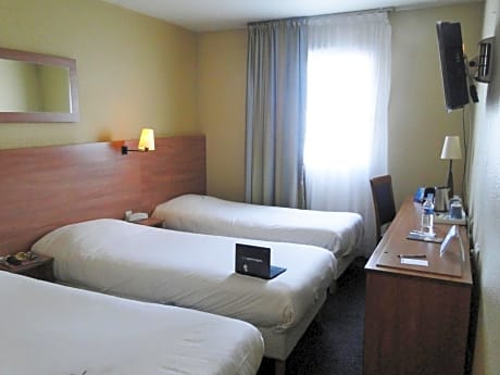 Triple Room with 3 Single Beds