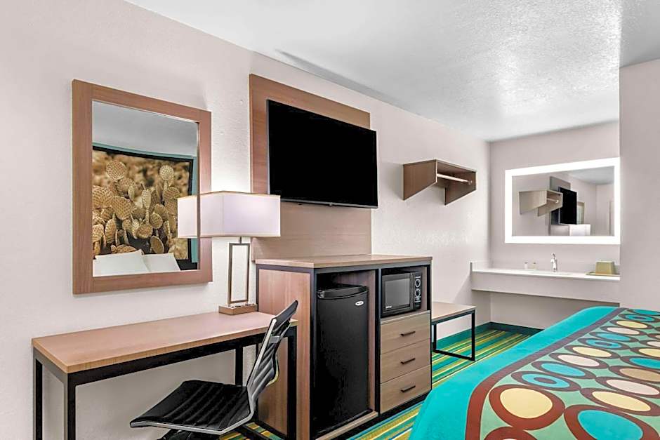 Super 8 by Wyndham Pleasanton