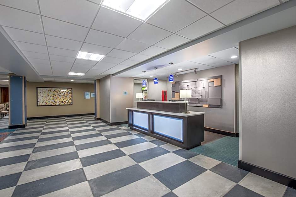 Holiday Inn Express & Suites Shawnee-Kansas City West By IHG