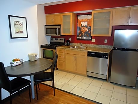 Queen Room with Two Queen Beds - Disability Access - Roll In Shower