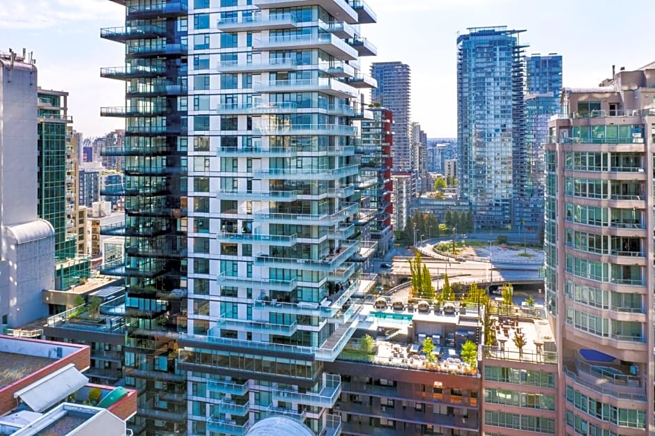 Level Downtown - Howe