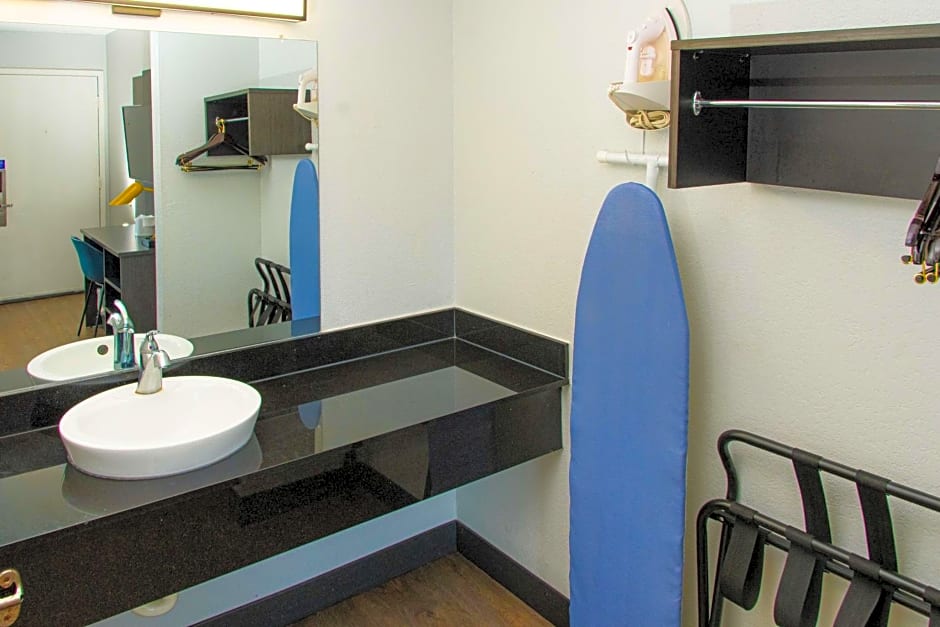 Motel 6-Lantana, FL