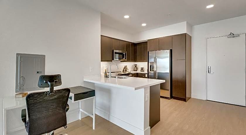 SuitesRUs Apart Hotel near Dodgers Stadium