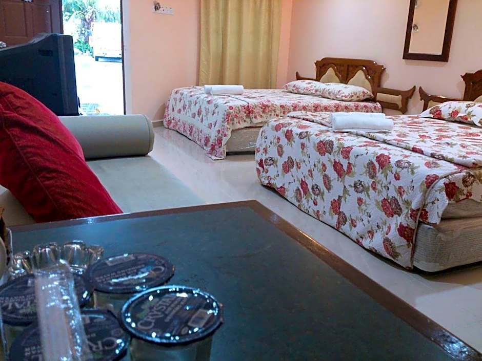 Penarak Bamboo Beach Motel