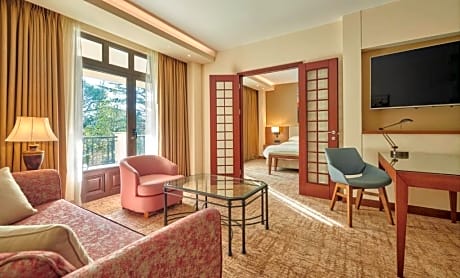 Regency Suite Pool View Club Access with 1 King Bed