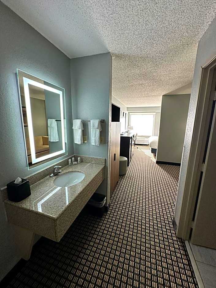 AmericInn by Wyndham Reedsburg