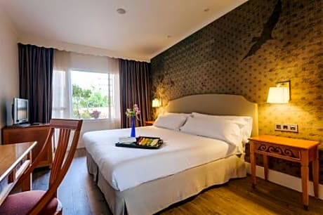 Romantic Double Room (Covid-19 Medical Insurance Included)