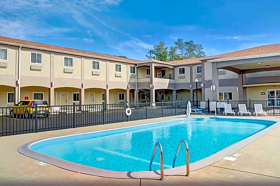 Days Inn & Suites by Wyndham Niagara Falls/Buffalo