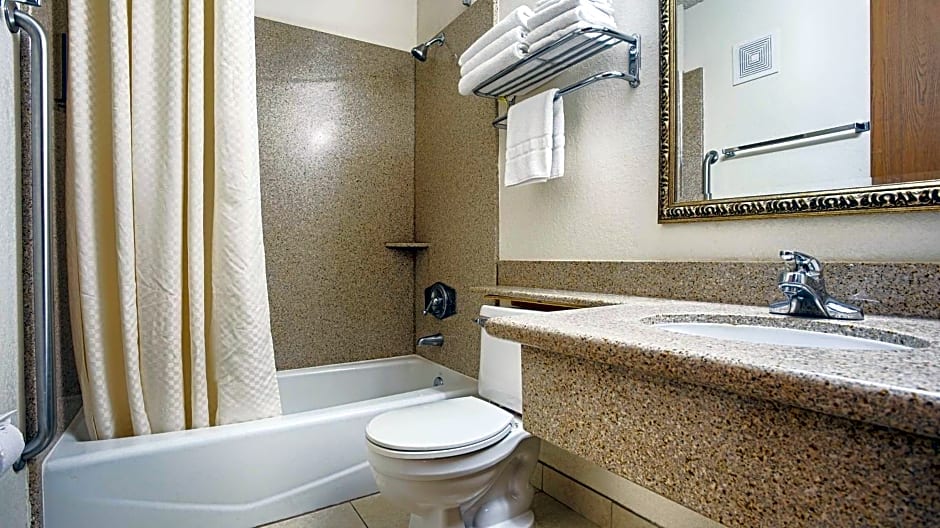Best Western Antelope Inn & Suites