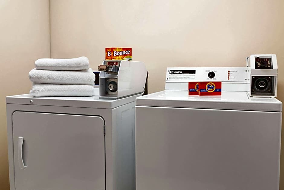 Travelodge by Wyndham Spruce Grove