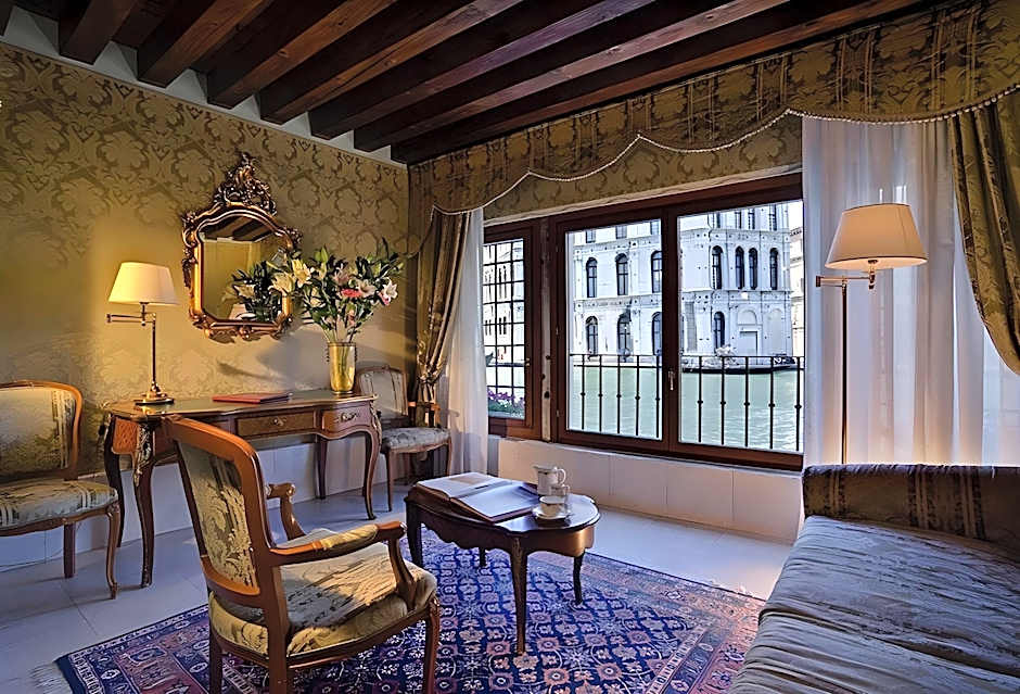 Photo 1 of 7 of Junior Suite