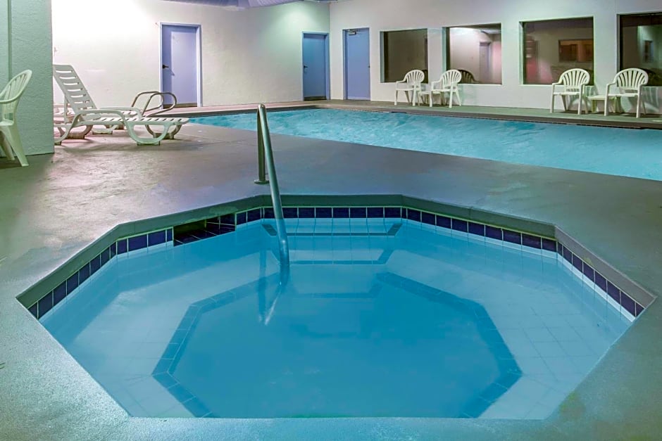 Super 8 by Wyndham Lacey Olympia Area
