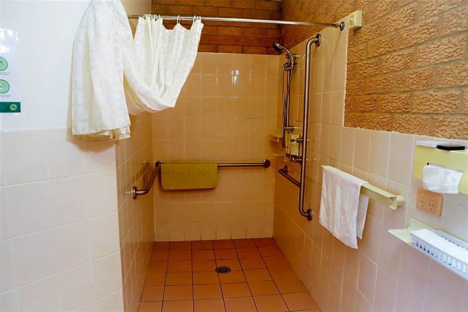 Golden Chain Aalana Motor Inn