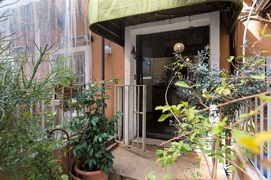 The Grand Meshmosh Hotel