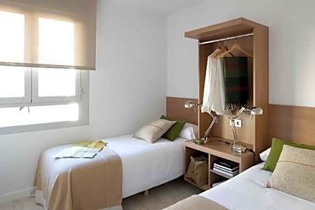 2 BEDROOM APARTMENT 2 BATHROOM CAPACITY 6 PAX