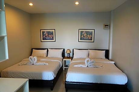Studio Two Queen Bed Deluxe