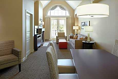 2 Bedroom Penthouse Suite, Bedroom 1: 1 King, Bedroom 2: 2 Queen, Sofa bed, Fireplace