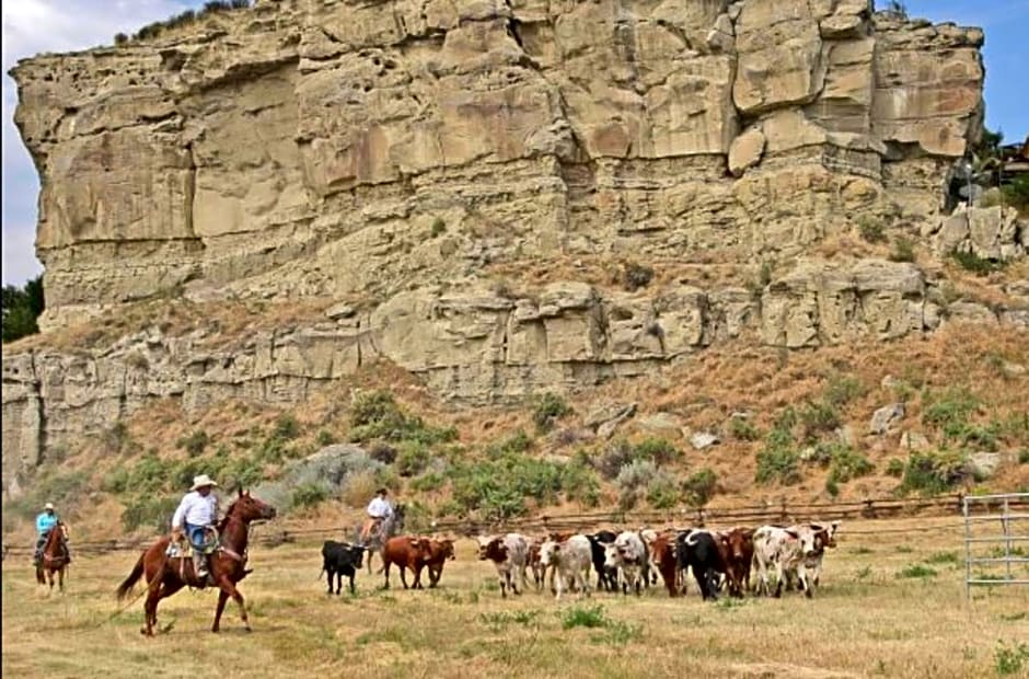 MONTANA INN Near Little Big Horn Battlefield-Pompey Piller-colstrip