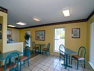 Super 8 by Wyndham Defuniak Springs
