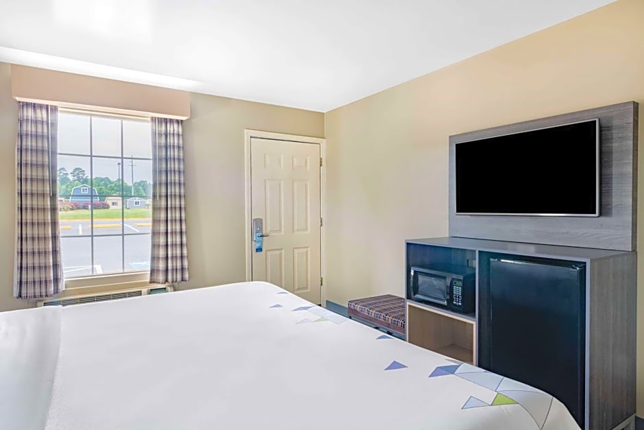 Baymont by Wyndham Commerce GA Near Tanger Outlets Mall