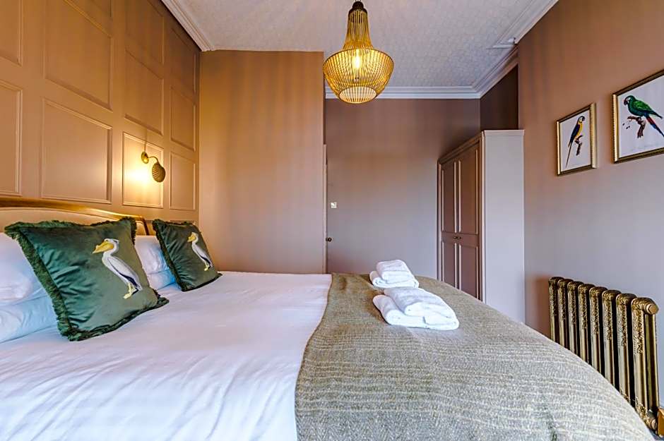 Russell Court by Orenda-Luxe