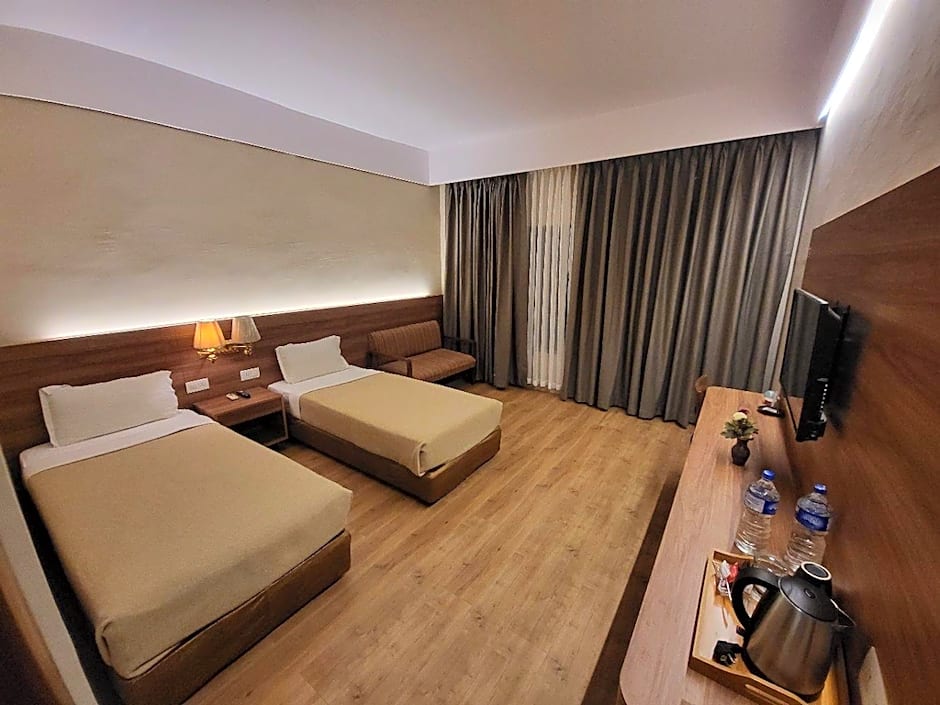 Hotel Lumbini Garden New Crystal
