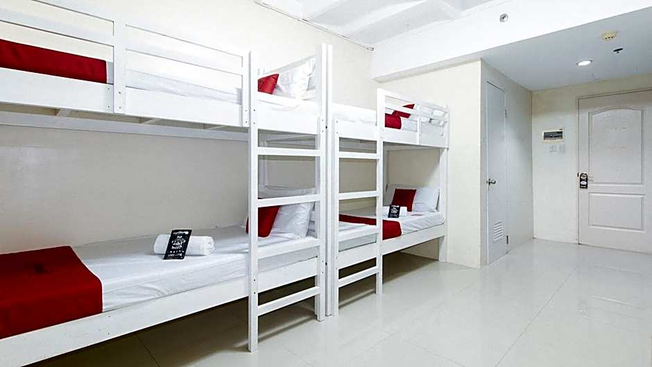 RedDoorz @ Insular Square Mandaue City