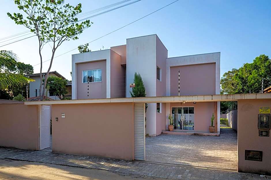 Casa com Piscina e Churrasqueira Privativa !