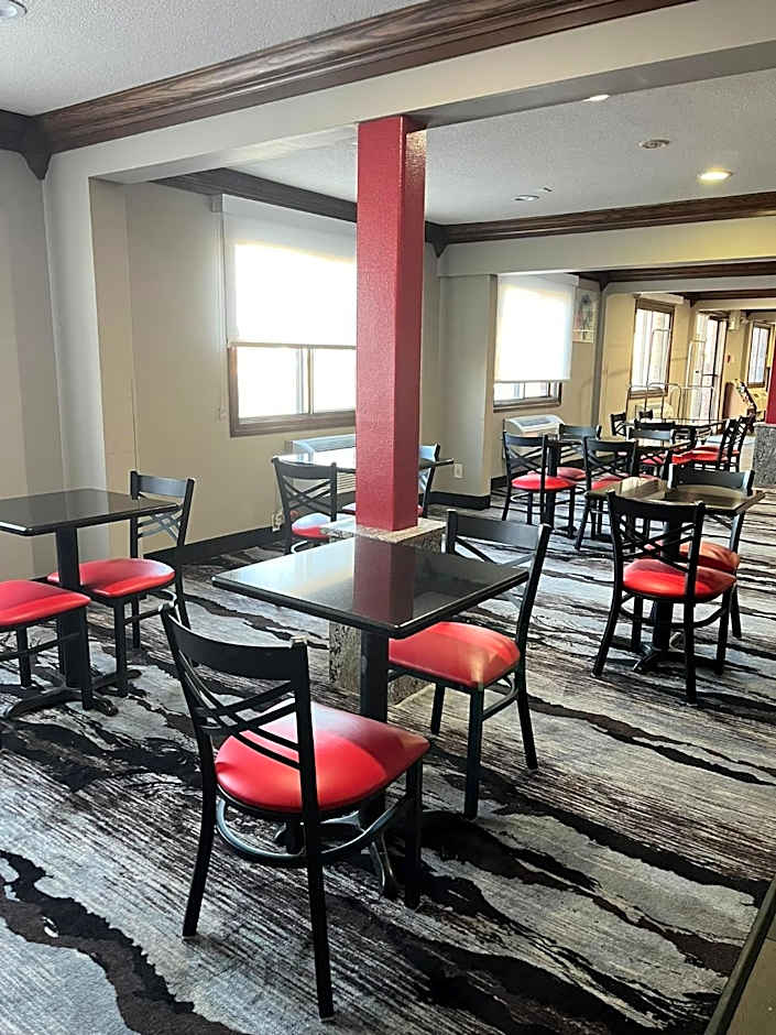 Ramada by Wyndham Cedar Rapids South