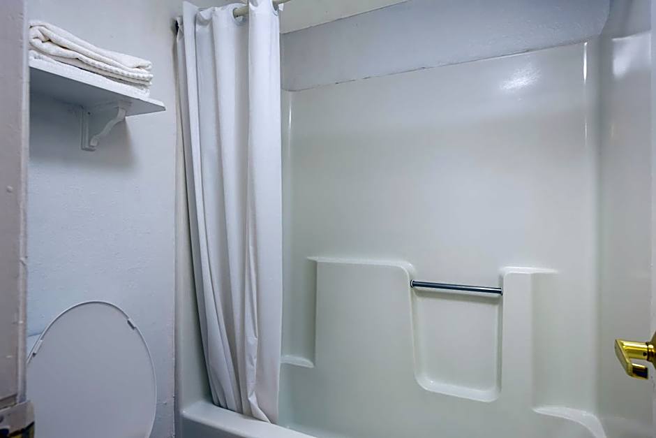 Super 8 by Wyndham Savannah