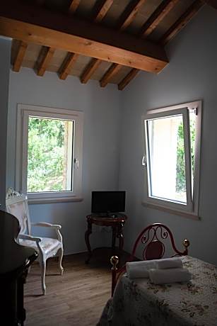 Standard Single Room with Shared Bathroom