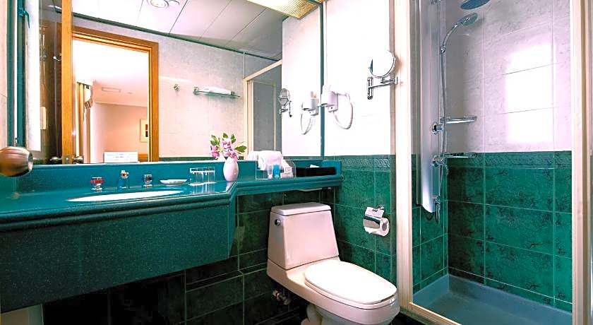 Bishop Lei International House